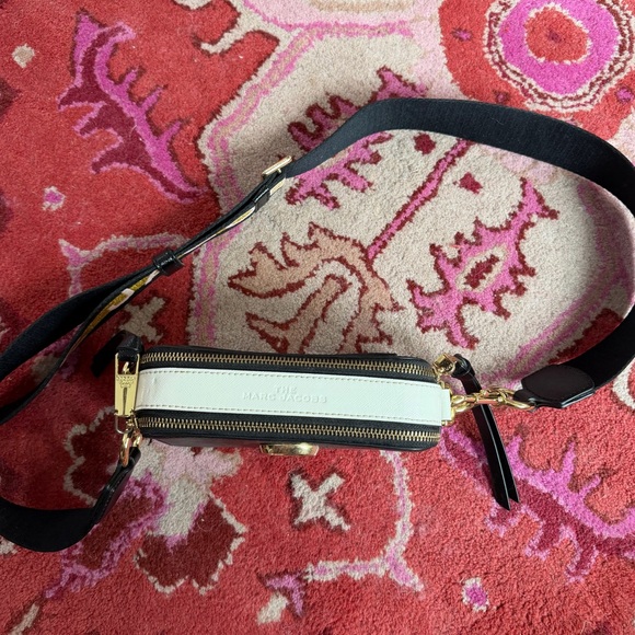 Marc Jacobs Black and Gold Crossbody Bag - Picture 3 of 4